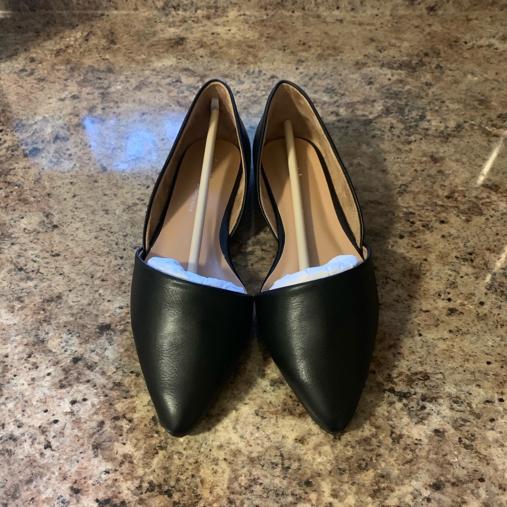 NWT Black pointed flats